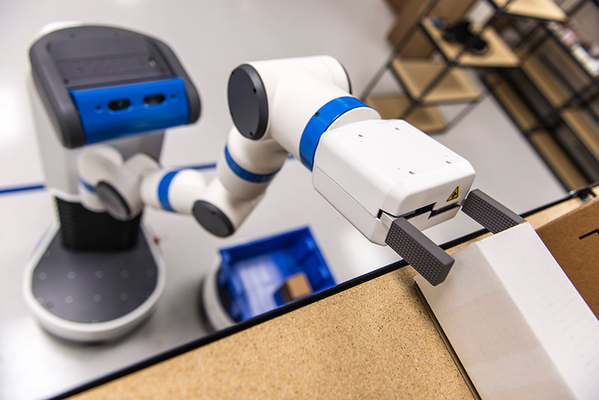 Fetch Robotics хочет создавать роботов, которые будут помогать людям в работе